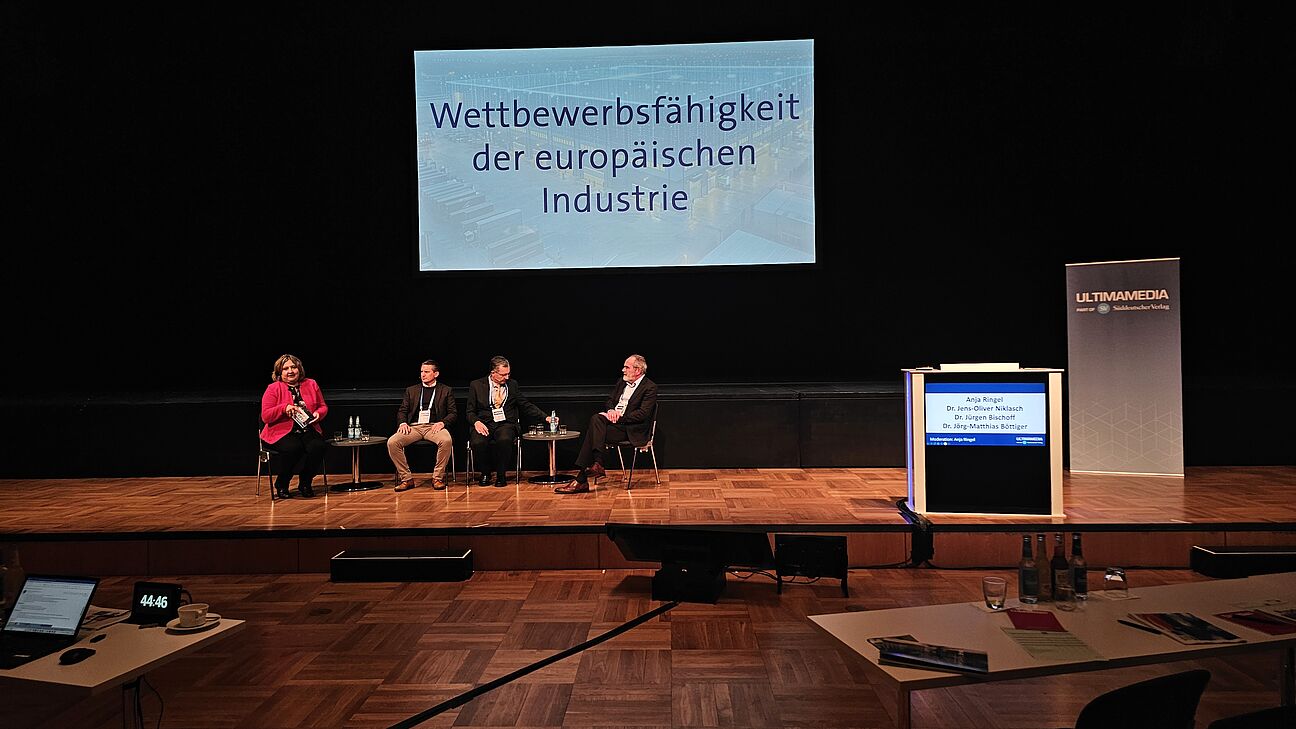 Panel Discussion beim Deutschen Fachkongress Fabrikplanung 2025 zum Thema Wettbewerbsfähigkeit der europäischen Industrie
