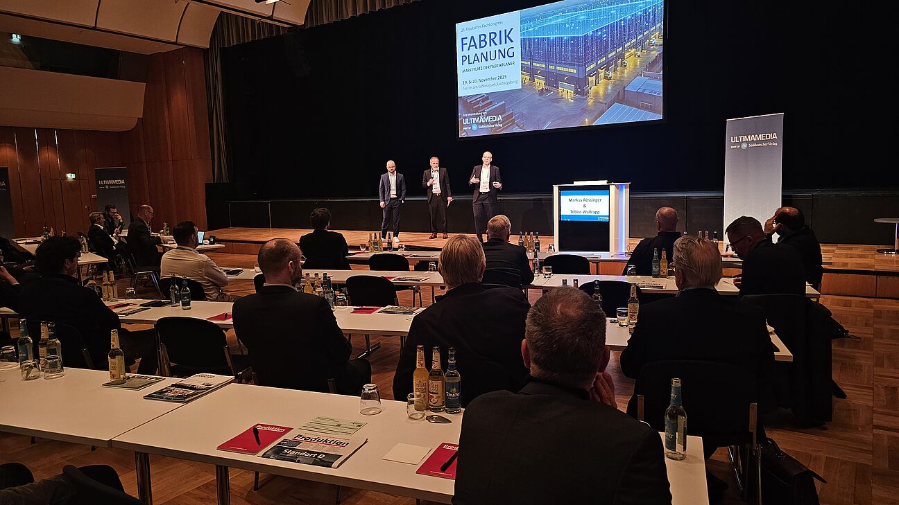 Markus Rössinger, Dr. Jürgen Bischoff und Tobias Wallrapp auf der Bühne des #FPL25. Sie beantworten Fragen aus dem Publikum. 